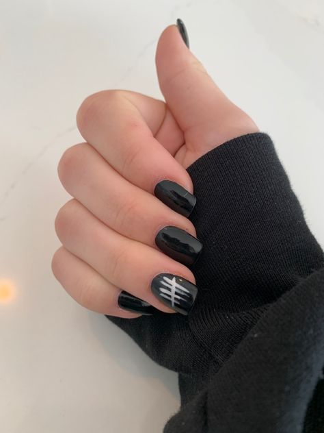 5 Seconds Of Summer Inspired Nails, 5 Seconds Of Summer Nails, Rock Concert Nails Ideas, 5sos Concert Makeup, 5sos Nails Designs, 5sos Inspired Nails, Nails For Concert, Rock Concert Nail Ideas, 5sos Concert Outfit Ideas