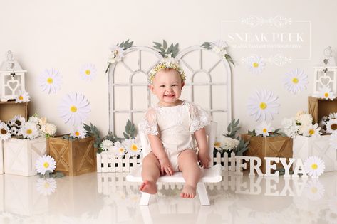 First Birthday Photo Shoot Ideas Daisy, Daisy 1st Birthday Photoshoot, Daisy Birthday Photoshoot, Daisy Cake Smash Photoshoot, Daisy First Birthday Photoshoot, Daisy Cake Smash, Daisy Photoshoot, Free Sewing Craft Patterns, Toddler Portraits