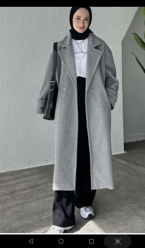 Hijabi Fashion Winter, Hijabi Winter Outfits, Grey Coat Outfit, Winter Long Coat, Modest Winter Outfits, Long Coat Outfit, Modest Casual Outfits, Gray Coat, Muslim Outfits Casual