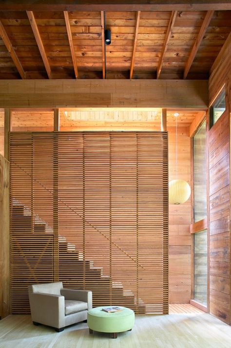 Re-cover Residence / Bates Masi Architects Wc Decoration, Wood Slat Wall, Wood Screens, Wooden Screen, Modern Architects, Wood Stairs, Casa Container, Interior Stairs, Slat Wall