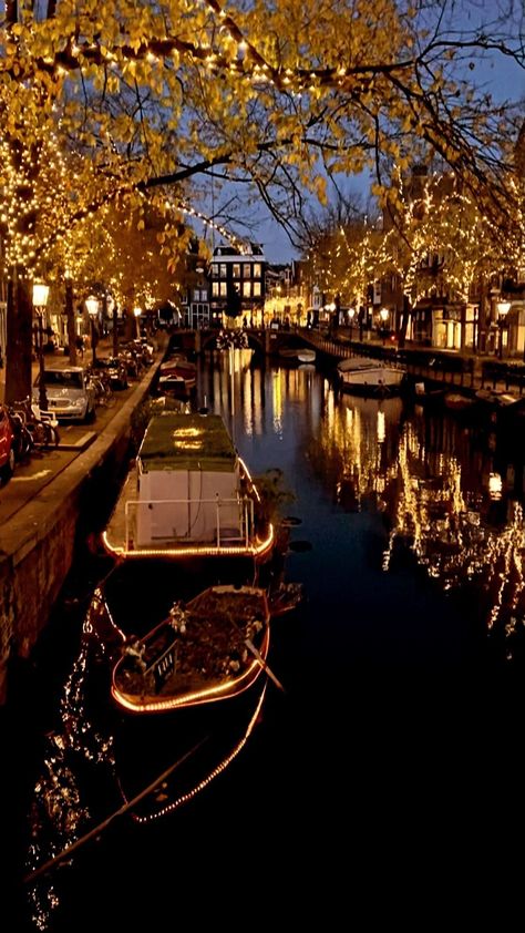 Amsterdam Christmas, Amsterdam Pictures, Amsterdam Winter, Christmas Diorama, Instagram Christmas, City Vibe, Christmas Travel, Winter Break, Amsterdam Netherlands