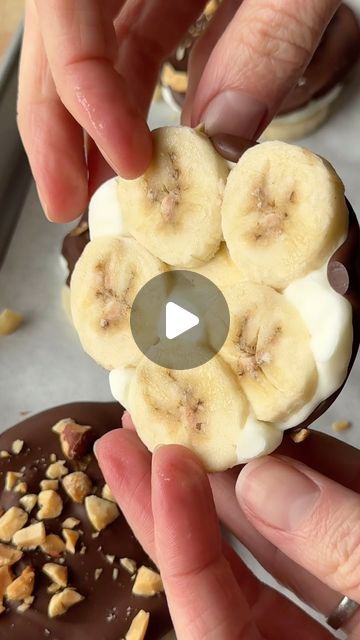 Banana Snack Ideas, Frozen Banana Snacks, Frozen Snacks, Quick Easy Healthy Snack Ideas, Freezer Snacks, Chocolate Covered Frozen Yogurt, Peanut Butter Banana Yogurt Clusters, Chocolate Frozen Bananas, Frozen Chocolate Peanut Butter Bananas