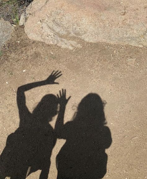 #shadow #friends #cute #aesthetic #bestfriend #wave Friends Cute, Cute Aesthetic, Vision Board, Best Friends, Pins