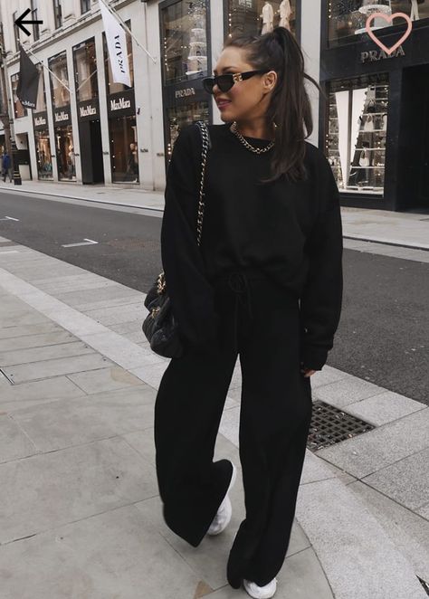 Black Outfits Ideas, Black Monochromatic Outfit, Plus Size Airport Outfit, Cute All Black Outfits, All Black Outfit Casual, Black Sweatpants Outfit, Black Joggers Outfit, Black Outfit Winter, Black Hoodie Outfit