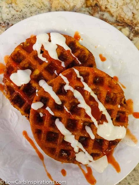 Buffalo Chicken Chaffle Recipe (no egg whites chaffle recipe) - Low Carb Inspirations Chicken Chaffle Recipe, Buffalo Chicken Chaffle, Chicken Chaffle, Keto Buffalo Chicken, Chaffle Recipes, Chaffle Recipe, Waffle Maker Recipes, Low Carb Bread, Waffle Maker