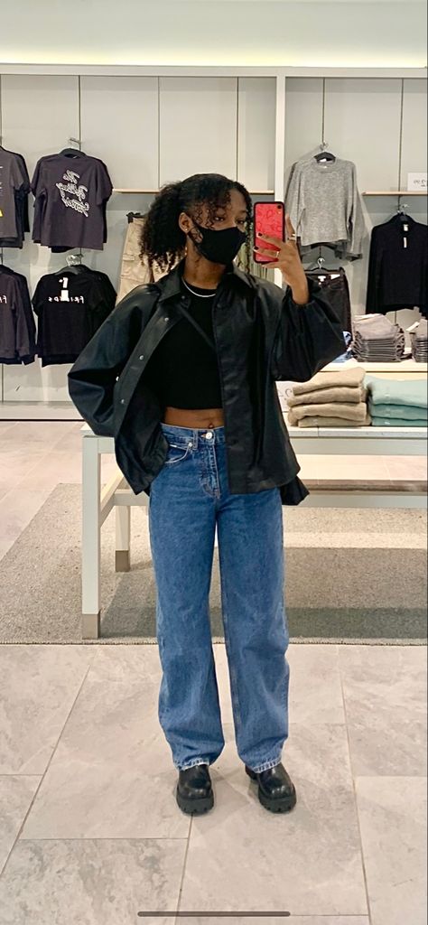 Mom Jeans And Leather Jacket Outfit, Crop Top And Leather Jacket, Baggy Jeans Leather Jacket Outfit, Blue Jeans Black Leather Jacket Outfit, Blue Jeans Leather Jacket Outfit, Leather Jacket And Blue Jeans Outfit, Black Mom Jeans With Boots, Sweat Pants Leather Jacket Outfit, How To Style Blue Mom Jeans