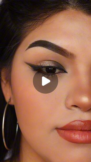 Anabella de Constanza on Instagram: "Eyeliner hack" Frosting Recipes, Frosting, Makeup Tutorial, Eyeliner, Eye Makeup, Makeup, On Instagram, Instagram, Make Up