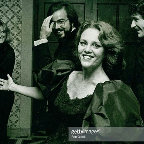 "Fun is carefree. I am not carefree" Madeline Kahn (1942-1999) attending the TonyAwards Supper Ball on June 4 1978 at the Waldorf Hotel NYC Madeline Kahn, Young Frankenstein, Nyc Hotels, A Bug's Life, Hollywood Party, Gone Too Soon, Tony Awards, Women Humor, Interesting Faces