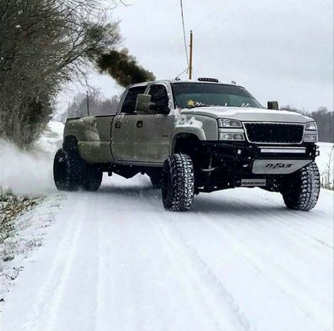 Duramax diesel chevy Silverado rolling coal in snow Impala Chevrolet, Rolling Coal, Chevy Duramax, Chevy Diesel Trucks, Trucks Lifted Diesel, Dually Trucks, Trucks Chevy, Duramax Diesel, Lifted Truck