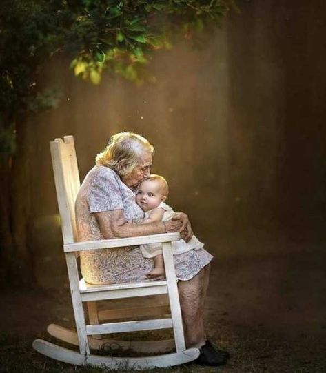 54 Nothing But Awesome Pics | KLYKER.COM Souls Journey, Burts Bees Baby, Manama, Grandmas House, Grandma And Grandpa, Baby Bee, Old Age, Grandchildren