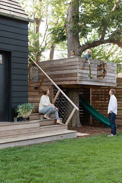 Kids Playrooms, Modern Tree House, Scandinavian Garden, Tree Fort, Tree House Diy, Garage Exterior, Tree House Kids, Scandinavian Style Home, Diy Playground