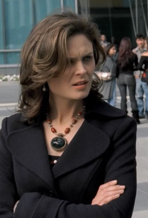 This is a good one too. Temperance Brennan, Bones Tv Series, Booth And Bones, Booth And Brennan, Bones Tv Show, Emily Deschanel, Bone Necklace, Bone Jewelry, Serie Tv