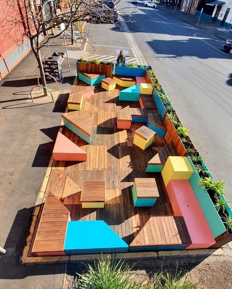 Inviting Outdoor Spaces, Outdoor Market Seating, Fun Outdoor Seating, Food Market Architecture, Food Market Design, Outdoor Bench Design, Recycled Decking, Kursi Outdoor, Streetscape Design