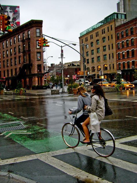 Nyc Bike Aesthetic, Biking In Nyc, Biking In The City, Riding Bike Aesthetic, Rain In Nyc, New York Picture Ideas, Bike Ride Aesthetic, Biking In The Rain, Ride Aesthetic