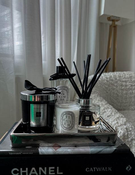 Candle Decor Living Room, Dyptique Candles, Jo Malone Candle, Home Perfume, House Vibes, Zara Outfit, London Apartment, H&m Home, Home Inspo