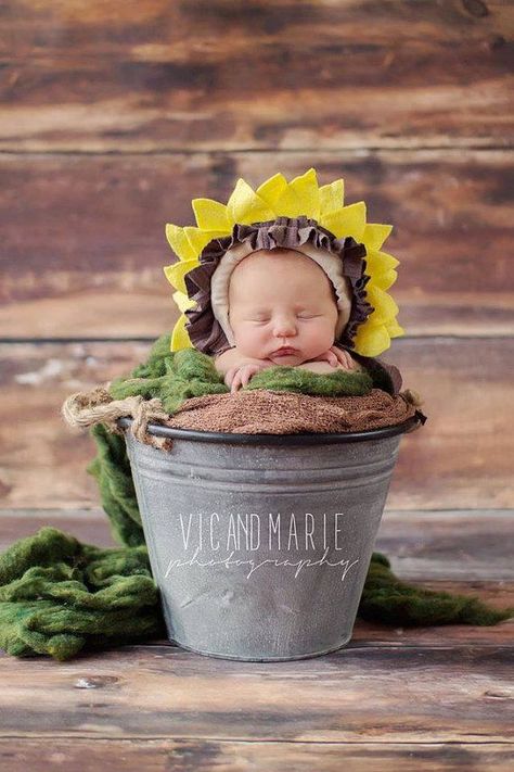 Earth Day Photoshoot, Pea Photography, Newborn Crochet Photo Props, Newborn Baby Bonnet, Crochet Baby Photo Prop, Newborn Photo Shoot, Crochet Baby Boy, Newborn Photography Props