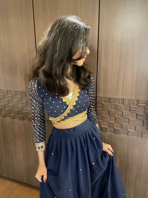 Aesthetic Diwali Outfits, Diwali Aesthetic Outfits, Lehenga Picture Ideas, Lehenga Poses Instagram, Aesthetic Diwali, Diwali Outfit Ideas, Navy Blue Lehenga, Diwali Outfit, Ideas Pose