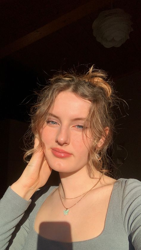 #sunkissed #selfie #sun #summer #blueeyed #butterfly #jewelery #bun #sunny #golden Sunkissed Selfie Ideas, Sun Selfies, Sunkissed Selfie, Photos Ideas, Aesthetic Hair, Girl Face, Blue Eyes, Sunny Days, Selfies