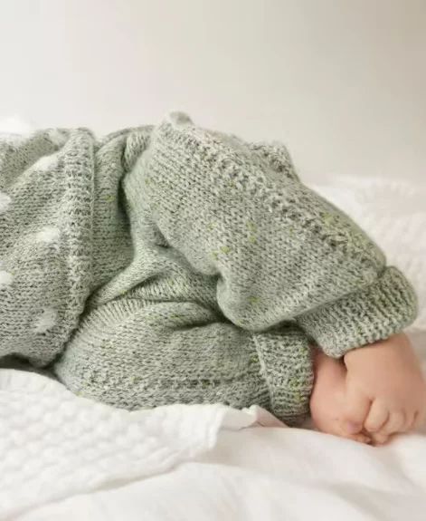 Tricot bébé : les nouveautés Printemps/été 2022 layette de Phildar - Marie Claire Marie Claire, Baby Clothes, Throw Blanket, Couture, Crochet, Clothes