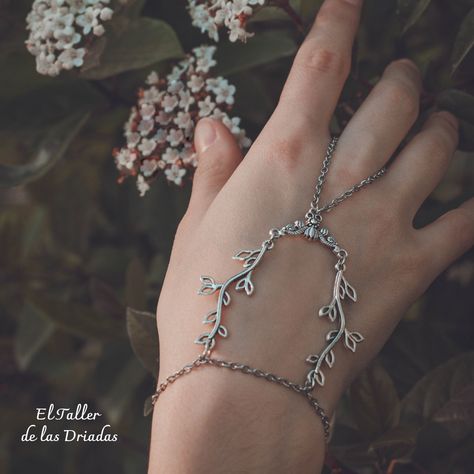 Finger linked bracelet
Silver bracelet
Ring silver bracelet
Finger link bracelet
Hand bracelet
Hand accessories Elven Bracelet, Elf Crown, Magic Jewelry, Gothic Crown, Linked Bracelet, Elven Jewelry, Bracelet In Silver, Elf Ears, Gothic Earrings