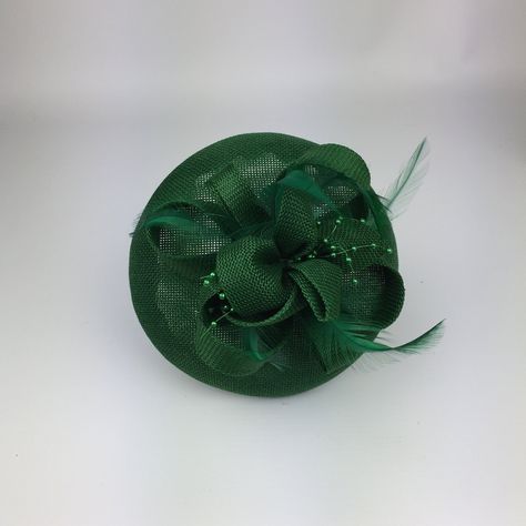 Green Fascinator Emerald Green Forest Green Bottle Green Wedding Fascinator Pillbox Hatinator Mother of the Bride Groom Races Occasion Ladie by PrettyElegant1 on Etsy How To Make Fascinators, Green Fascinator, Fascinator Wedding, Wedding Fascinators, Hens Night, Green Bottle, Green Forest, Rust Orange, Pill Boxes