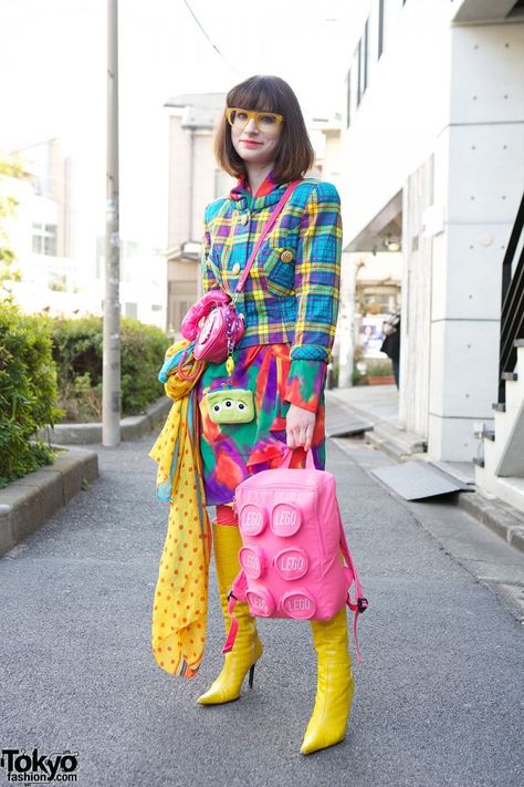 Harajuku Fashion Walk #15 Street Snaps - 50+ Pictures Fashion Astetic, Lego Backpack, Lego Fashion, Kawaii Street Fashion, Japanese Fashion Trends, Style Dr Martens, Estilo Harajuku, Colorful Outfit, Harajuku Street