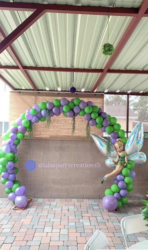 TinkerBell balloon arch. Moon gate @lalaspartycreations5 Gate Arch, Party Balloon Arch, Tinkerbell Party Theme, Balloon Arch Wedding, Fairy Baby Showers, Tinkerbell Fairy, Fairy Garden Birthday Party, Moon Gate