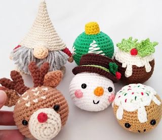 PATRONES AMIGURUMI GRATIS: PATRON GRATIS BOLA DE NAVIDAD AMIGURUMI 56356 Christmas Gnomes Crochet Free Pattern, Mini Christmas Amigurumi, Crochet Mini Stocking Pattern Free, Mini Crochet Patterns, Crochet Mini Christmas, Crochet Reindeer, Mini Christmas Stockings, Crochet Ornament Patterns, Christmas Crochet Patterns Free