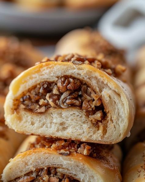 Italian Nut Roll Cookies, Nut Roll Cookies, Roe Recipes, Walnut Bars, Jam Roll, Nut Roll, Nut Rolls, Italian Dinner Recipes, Kneading Dough