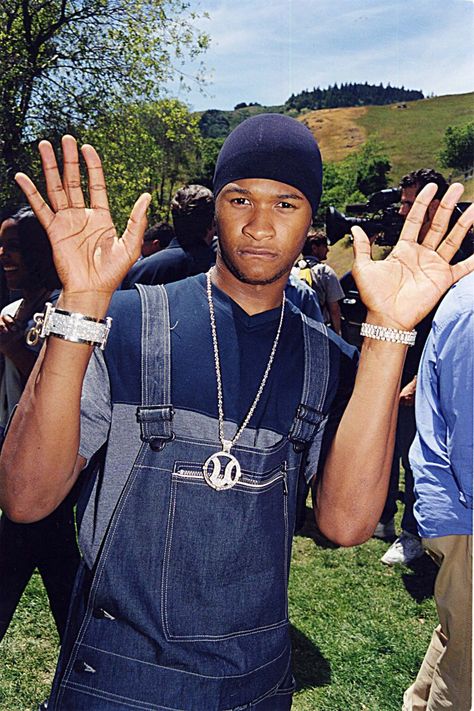 Pin for Later: Here's What 20 of Today's Biggest Stars Were Like at Age 20 Usher Usher Fashion, Hip Hop 90, 2000s Hip Hop Fashion, 2000s Hip Hop, 2000s Men, 2000s Look, Usher Raymond, 2000s Party, 00s Nostalgia