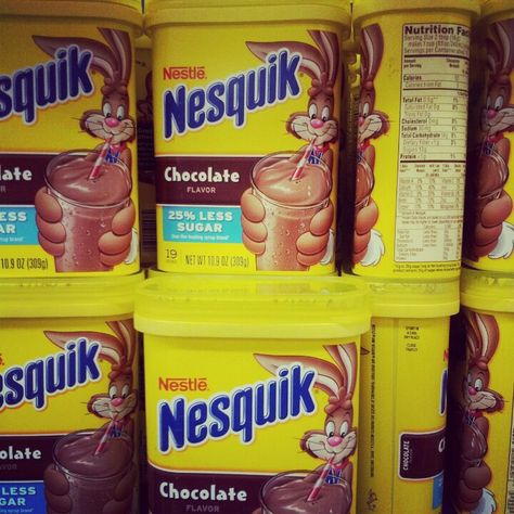 Nesquik Chocolate Milk, Chocolate Milk Mix, Choccy Milk, I Want Chocolate, Heart Chocolate, Cooked Food, Food Therapy, Pin Up Outfits, Chocolate Brands