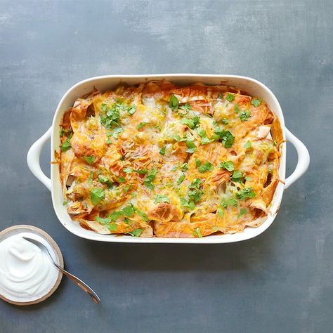 Deconstructed One-Pan Chicken Enchiladas by Idris Gettani Deconstructed Chicken Enchiladas, Weight Watchers Rotisserie Chicken Meals, Deconstructed Enchiladas, Chicken Oven, Rotisserie Chicken Breast, Ww Meals, Weight Watchers Chicken, One Pan Chicken, Chicken Enchilada Recipe