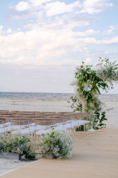 We are seeing summer come in HOT! Spending time in the sand dunes at this wedding in Los Cabos is our dream. Neutral Beach Wedding Decor, Beach Wedding Alter, Simple Beach Wedding Ceremony, Winter Beach Wedding, Sand Dunes Wedding, Beach Wedding Setup, Four Seasons Wedding, Beach Wedding Aisles, Small Beach Weddings