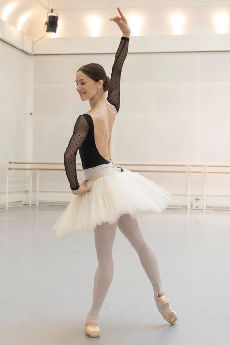 Marianela Nuñez in rehearsal for Don Quixote, The Royal Ballet © 2019 ROH. Photograph by Andrej Uspenski Marianela Nunez, Ballerina Photography, Inspo Wall, Ballet Stuff, Dance Motivation, Ballet Dance Photography, Ballet Aesthetic, Ballet Images, Angelina Ballerina