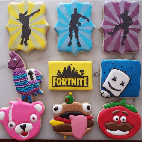 Fortnight Cookies, Fortnight Cookies Decorated, Fortnite Donut Ideas, Fortnite Decorated Cookies, Fortnite Cookies Decorated, Fortnite Cookies, Fortnite Birthday Cookies, Fortnite Birthday Cupcake Ideas, Sugar Cookie Cakes