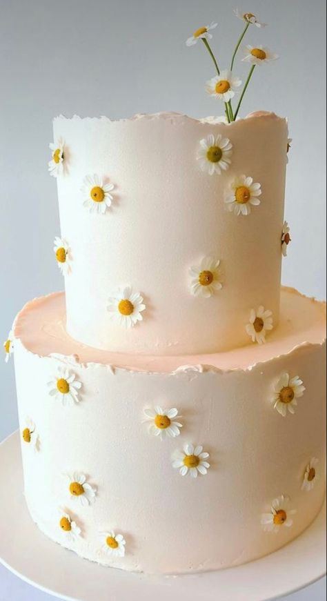 Cake With Daisy Flowers, Daisy Wedding Cake, Daisy Wedding Cakes, Flower Wedding Cake, Daisy Cupcakes, Daisy Decorations, Daisy Cake, Daisy Baby Shower, Flower Birthday Party