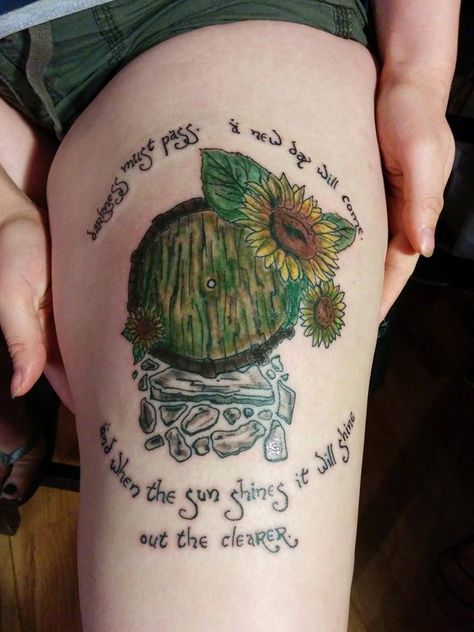 Hobbit/Lord of the Rings tattoo  Bilbo/Frodo's door with Samwise Gamgee quote :D   Done by Ashley Babin-Von Hoff Samwise Gamgee Tattoo, Gandalf Tattoo, Earth Tattoos, Hobbit Quotes, Hobbit Tattoo, Final Fantasy Tattoo, Ring Tattoo Designs, Rings Tattoo, Lord Of The Rings Tattoo