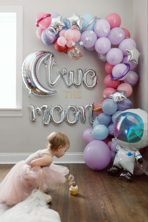 Moon Birthday Theme, Birthday Party Balloon Garland, Space Theme Birthday Party, Moon Birthday, Two The Moon, Baby Birthday Themes, Second Birthday Ideas