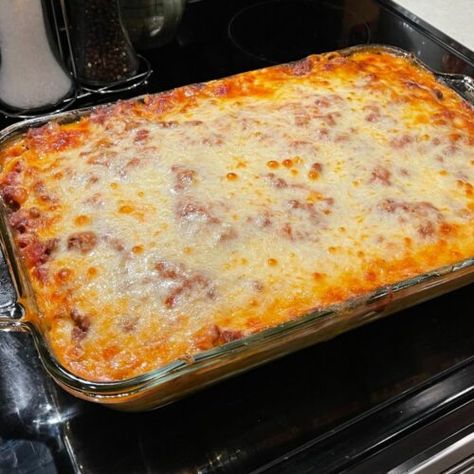 Basic Baked Spaghetti Cheesy Baked Spaghetti, Spaghetti Ingredients, Baked Spaghetti, Meat Substitutes, Spaghetti Pasta, Sauteed Vegetables, Cheese Pasta, Spaghetti Recipes, Recipe Using