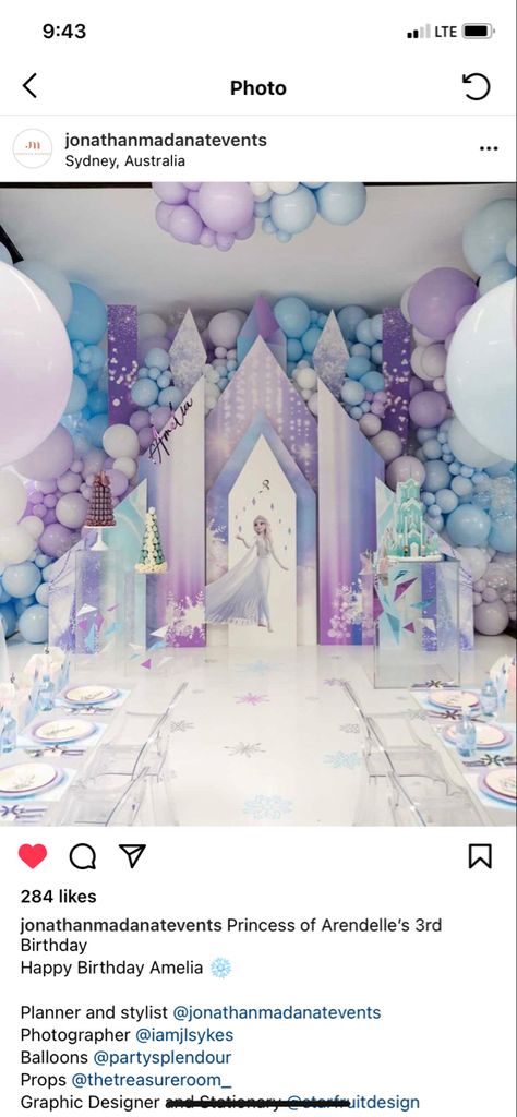 Frozen Party Backdrop Ideas, Frozen Castle Backdrop, Frozen Castle Cardboard, Frozen Backdrop Ideas, Frozen Birthday Backdrop, Frozen Party Backdrop, Frozen Backdrop, Elsa Castle, Frozen 3rd Birthday