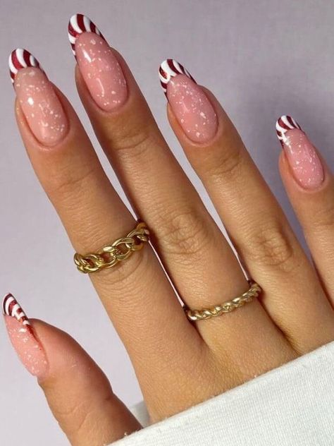 17 Stylish Christmas Nail Color Ideas for 2023 - thepinkgoose.com Funky Christmas Nails, Nails Short Christmas, Christmas Nails Simple, Nails Acrylic Christmas, Short Christmas Nails, Simple Christmas Nails, Christmas Nails Short, Christmas Nail Colors, Candy Cane Nails