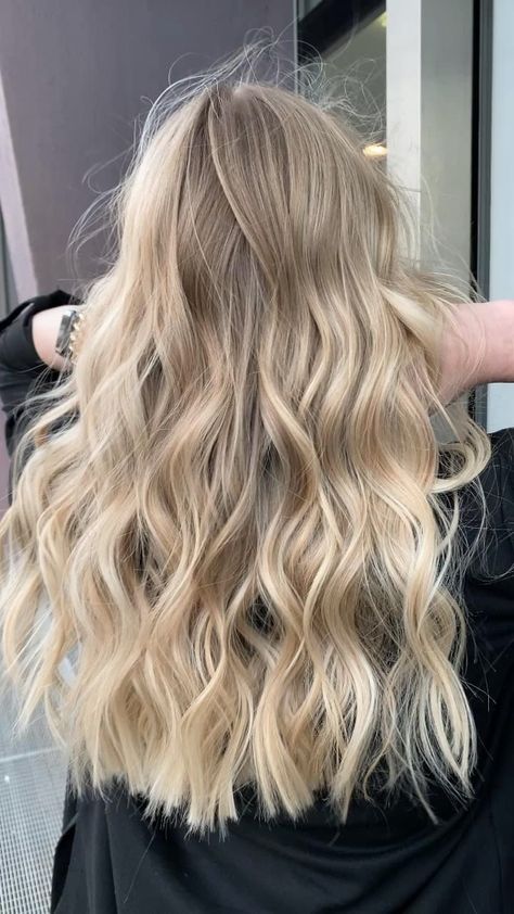 Highlights Before And After, Blonde Extensions Before And After, Honey Blonde Hair With Lowlights, Reverse Balayage Blonde, Aesthetic Haircolor, Full Head Highlights, Blonde Hair Goals, Bright Blonde Hair, Hair Extensions Before And After