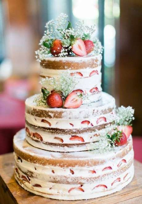 Wedding Cakes Fairytale, Fresh Fruit Wedding Cake, Naked Cake Wedding Rustic, Bare Cake Wedding, Fairytale Wedding Cakes, Wedding Cake Fairytale, Snow Wedding Cake, Naked Cakes Wedding, White Fairytale Wedding