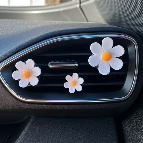 Freshen up your car with this Colorful Daisy Flower Car Air Freshener. No tools, glue, or drills are required, you would finish installation in 10 seconds. Just open the package and clip these charm car fresheners on your car air vent, and you are ready to go.  They are the most attractive CUTE car accessories!  *The vent clip is adjustable for all types of car vents. Each package includes:  * 3 White Flower Vent Clip * 2 Fragrance package with 4 Pads (Random Fragrance)  Fragrance Available: * P Daisy Car Decor, White Car Accessories, Things To Have In Your Car, Car Nessesities, Interior Car Design, Car Organization Diy, White Daisy Flower, Girly Car Accessories, Car Deco