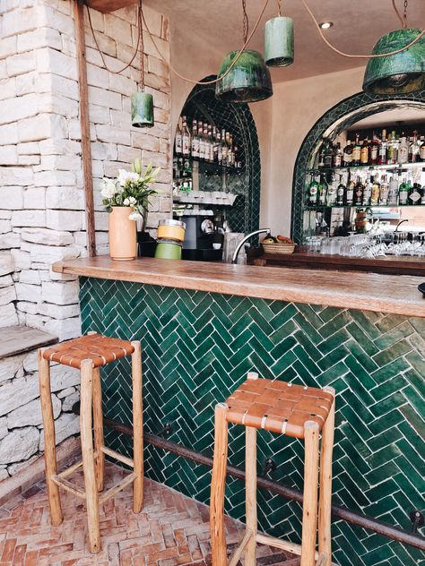 Tiled Coffee Bar, Cool Bars Designs, Japandi Bar, Bohemian Bar, Green Restaurant, Greens Restaurant, Green Cafe, Deco Bar, Coffee Bar Design