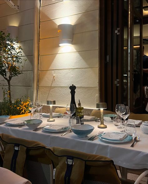 beautiful setting at a luxury restaurant in cannes Restaurant Vibes, Dinner Restaurant, Dinner Restaurants, Aesthetic Luxury, Aesthetic Content, Luxury Restaurant, Cannes France, Lifestyle Inspiration, Style Inspiration Summer