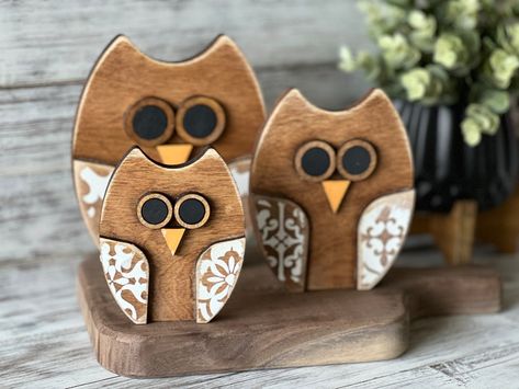 Farmhouse Shelf, Easter Wood Crafts, Wood Craft Patterns, Wood Owls, Wood Cutouts, Shelf Sitter, Spring Crafts, Wood Blocks, Fall Crafts