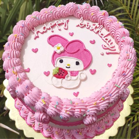 My Melody Birthday Cake, Pastel My Melody, My Melody Cake, Melody Cake, Turning 22, Sanrio Food, Sleepover Party Games, Grad Photography, Mini Cakes Birthday