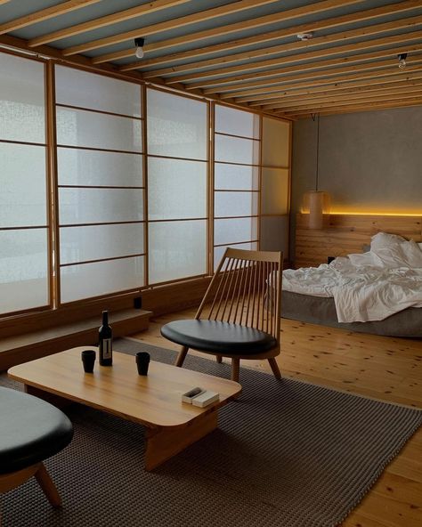 Modern Wooden Interior, Muji Interior Design, Asian House Design, Interior Design Japanese, Japanese Style Bedroom, Japandi Living Room, Wooden Interior, Japandi Living, Zen Room