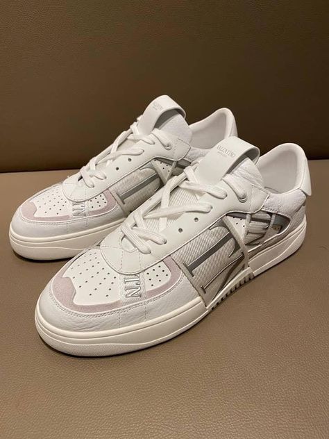 Valentino Sneakers, Men Footwear, Valentino Fashion, Trainers Shoes, Fashion Mens, Shoes Trainers, Shoes Women, White Sneaker, Women Men